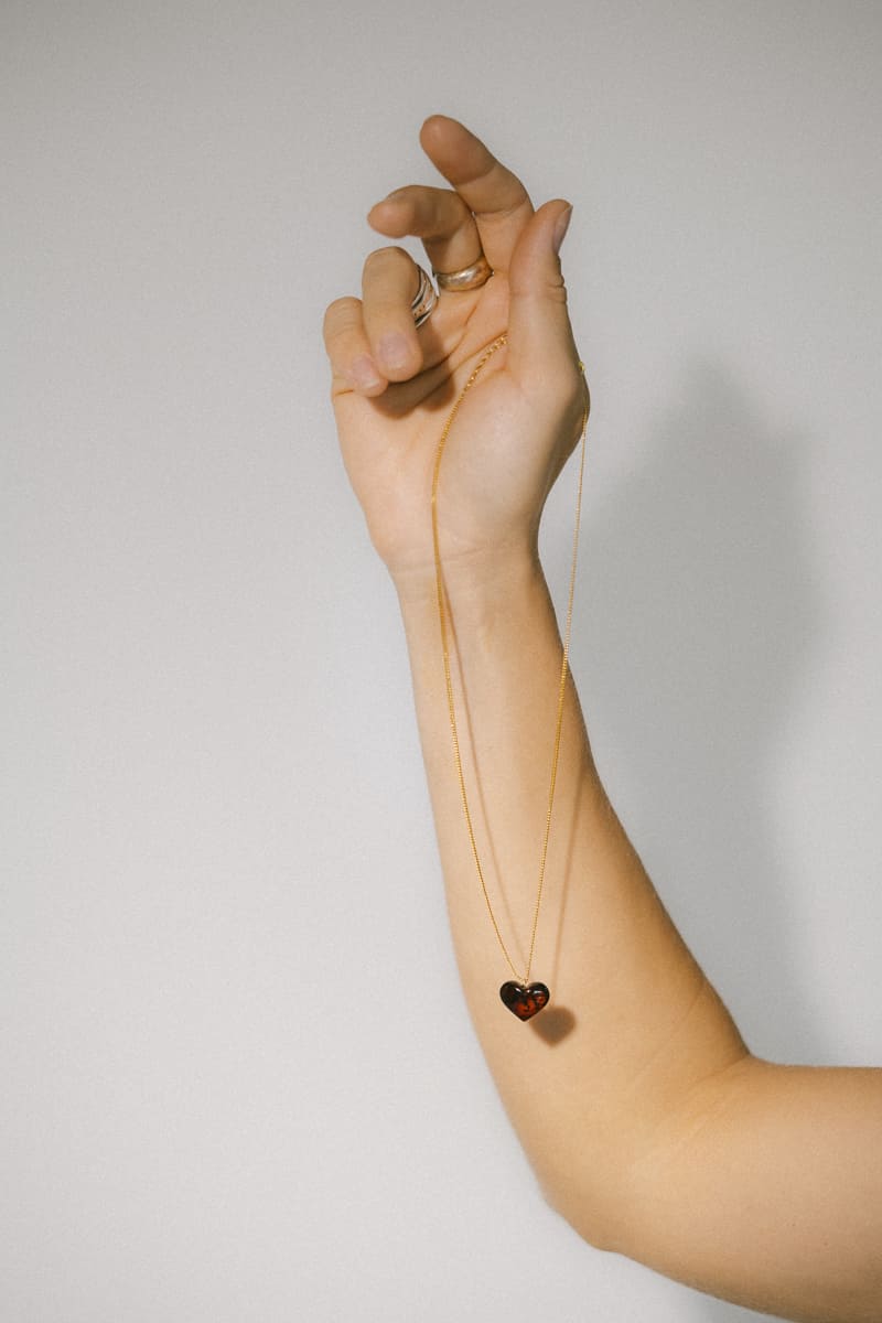 Dzintara kaklarota "Sirds"