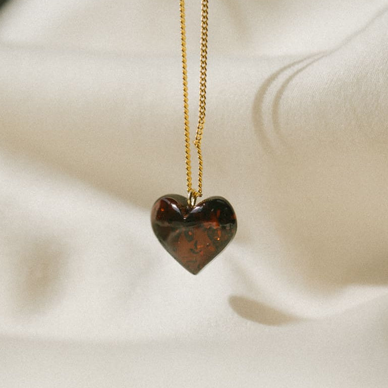 Dzintara kaklarota "Sirds"