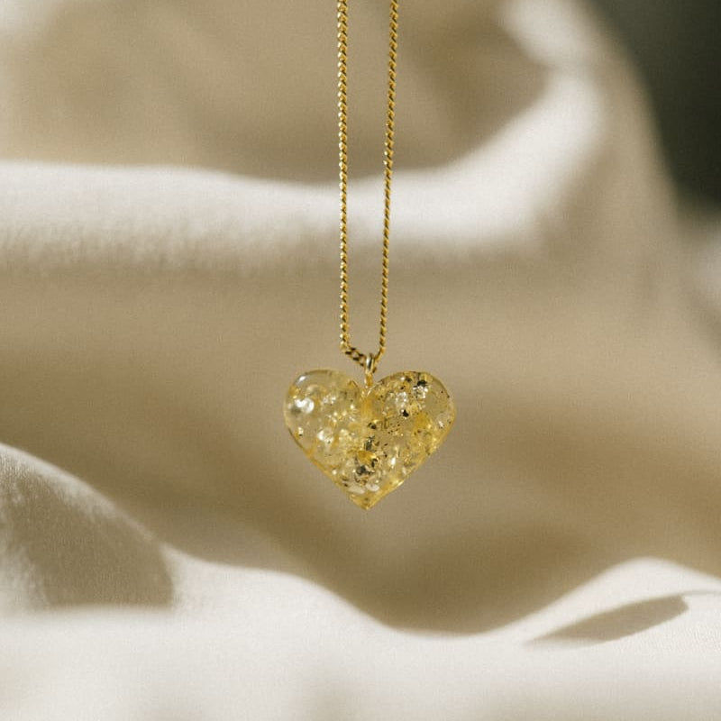 Dzintara kaklarota "Sirds"