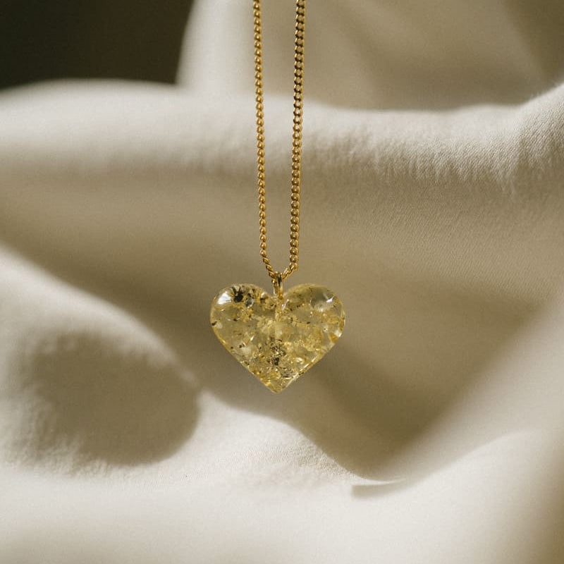 Dzintara kaklarota "Sirds"