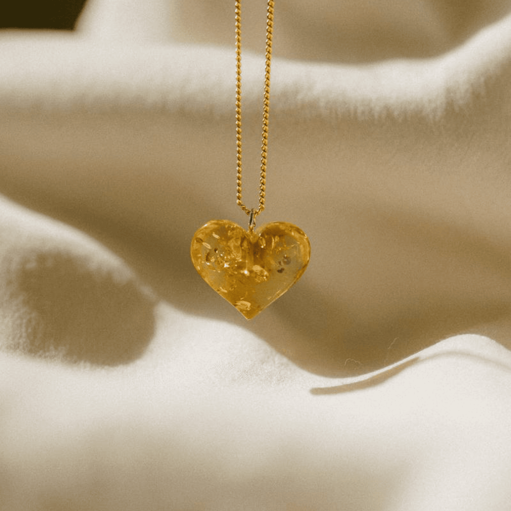 Gintarinis pakabukas "Širdelė"