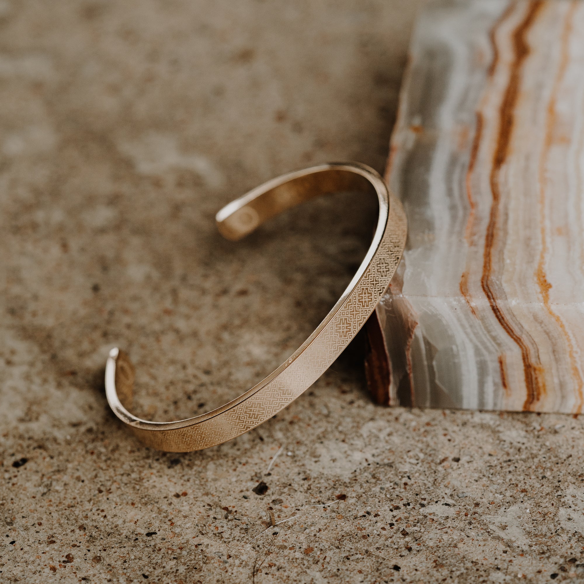 Apzeltīta titāna rokassprādze "Nacionālā josta"