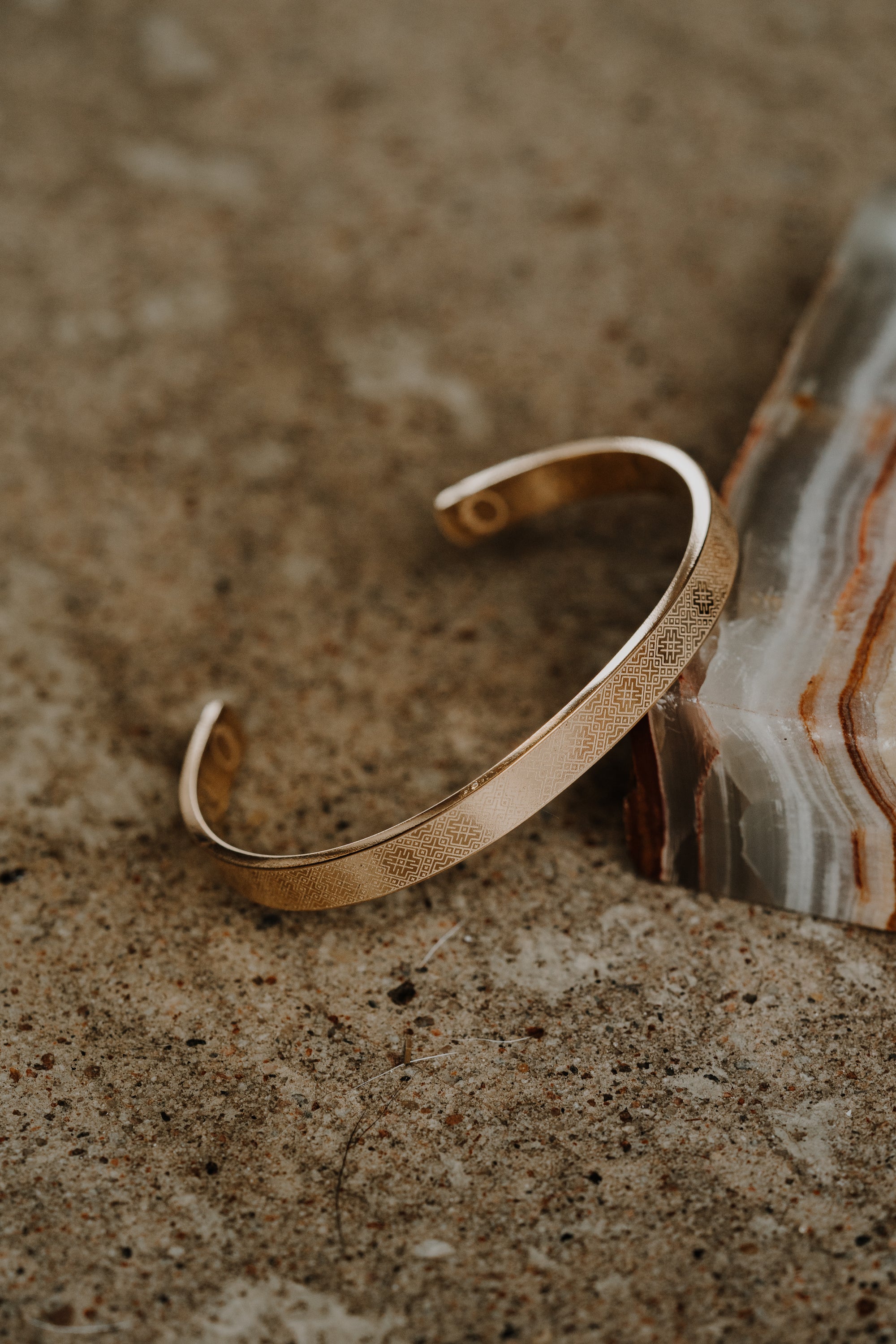 Apzeltīta titāna rokassprādze "Nacionālā josta"